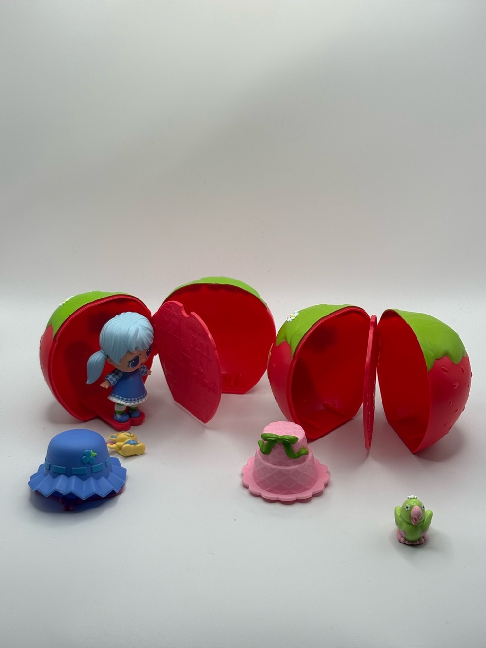 L.O.L. Surprise 2 Mini Strawberry Play-set W/Blueberry Doll & pets replacement